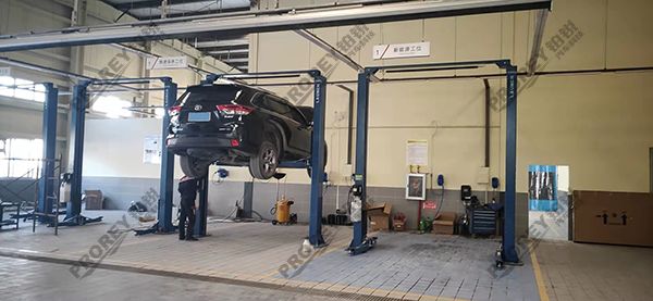 湖北广汽丰田4S店-黄石市利丰汽车销售服务有限公司-龙门举升机