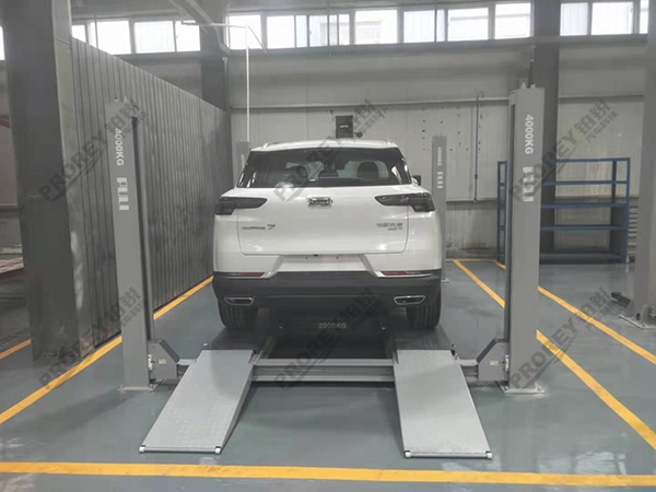 四柱举升机特写