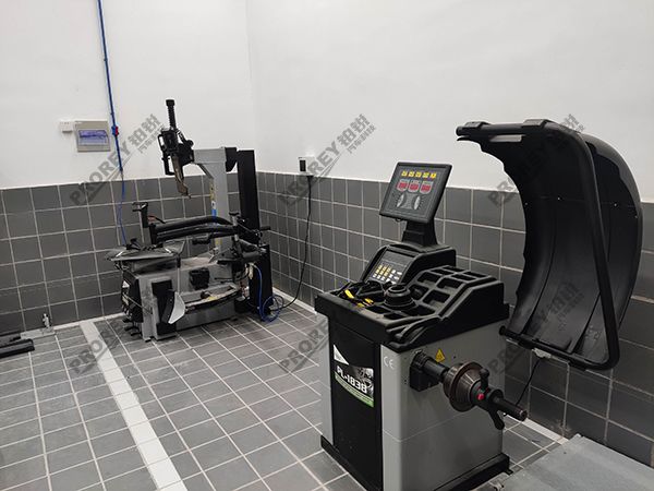 重庆哪吒4S店-合众重庆渝北直营店-重庆合智汽车拆胎机、平衡机