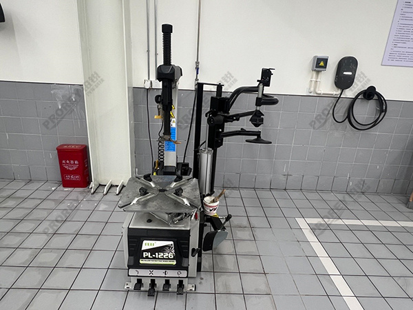 湖南鸿蒙智行4S店-株洲时代之星汽车销售服务有限公司 (12)